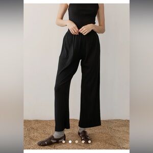 Donni pointelle simple crop pant jet